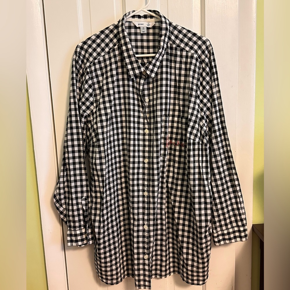 Women's Old Navy Black and White Plaid Shirt